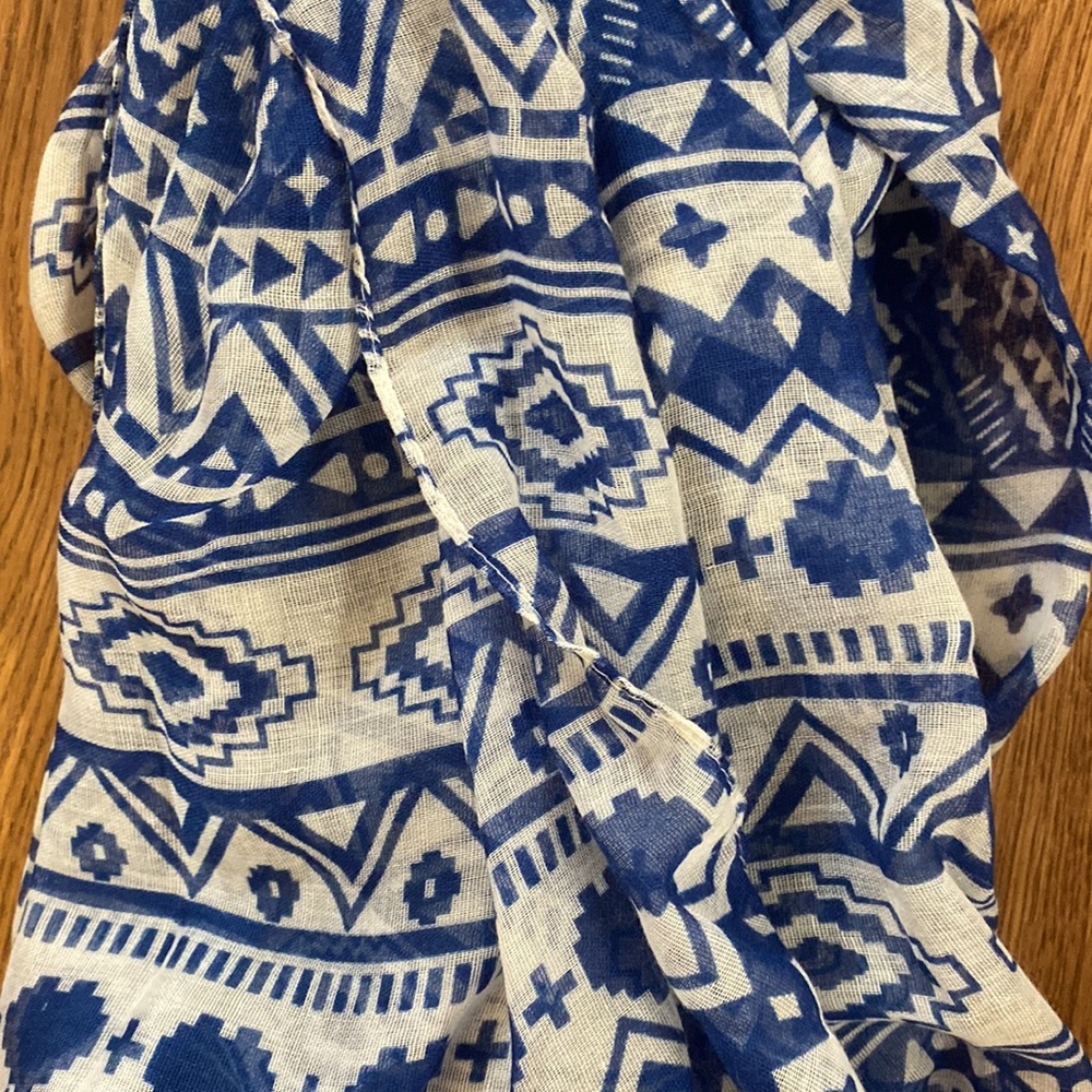 NWT Loop Scarf - Picture 2 of 3